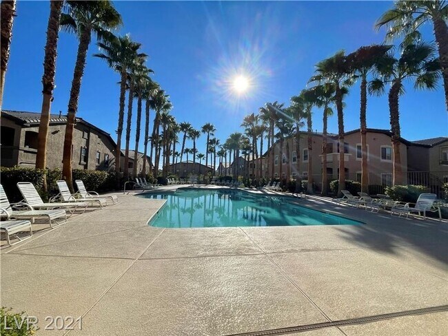 Building Photo - Gated 2 bedroom Southwest Condo