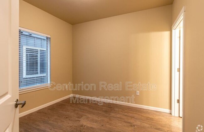 Building Photo - 3210 Silverton Rd NE