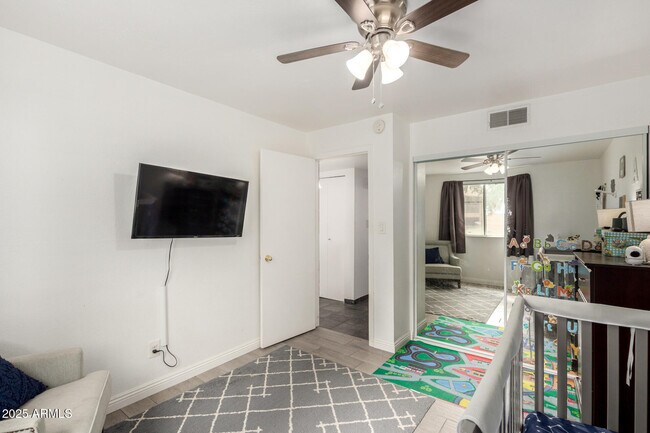 Building Photo - 18811 N 19th Ave