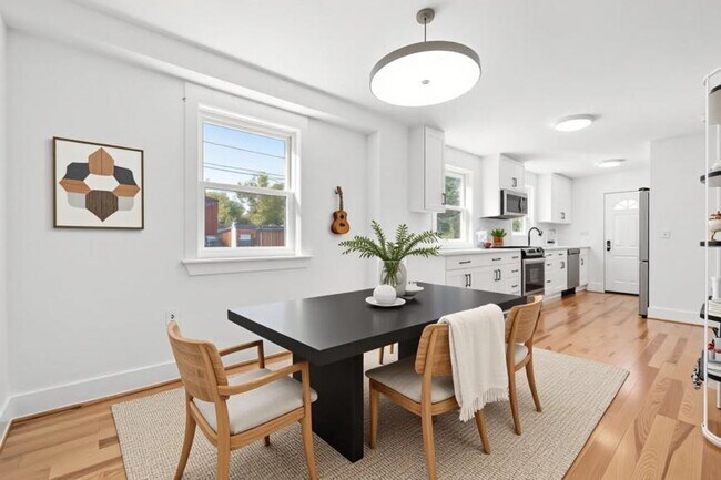Building Photo - 4 bedroom in Newton MA 02461