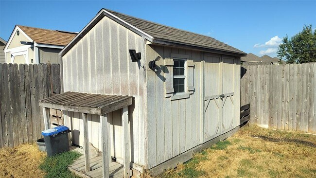 Building Photo - 1000 Farmhouse Dr