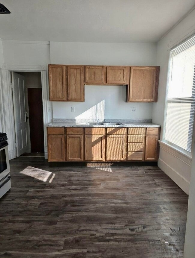 Building Photo - 1801 N Wisconsin St