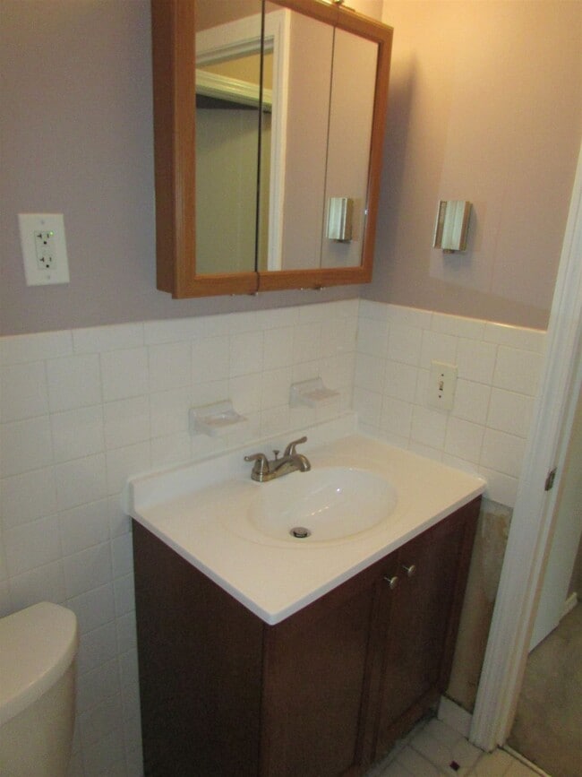 Building Photo - 114 Capitol Hill Dr