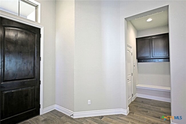 Building Photo - 588 Vale Ct