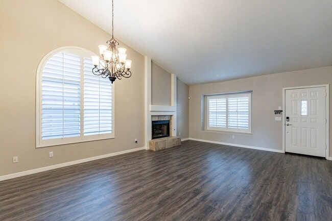 Building Photo - Stunning Tempe Home with Private Pool