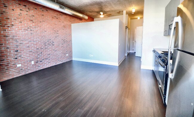 Building Photo - 803 S Clark St