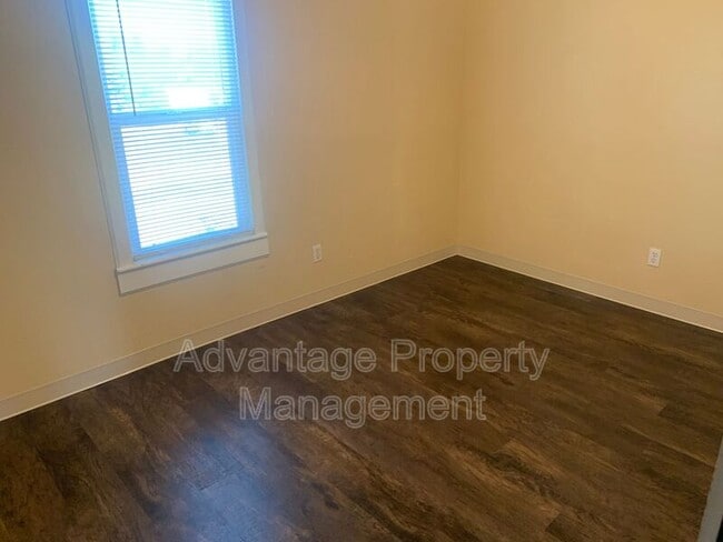 Building Photo - 324 SW Calapooia St