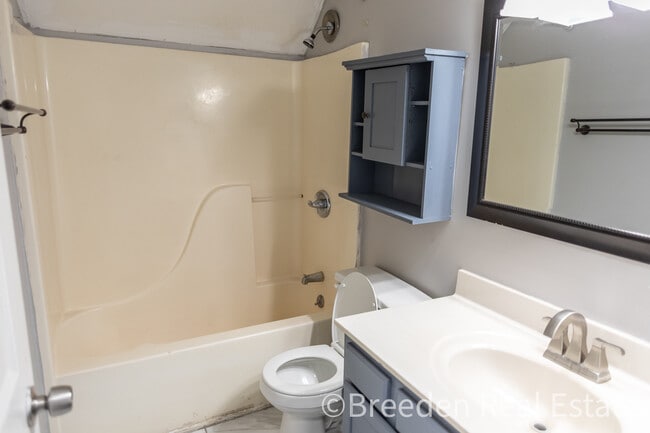 Building Photo - 220 Sequoyah Cir