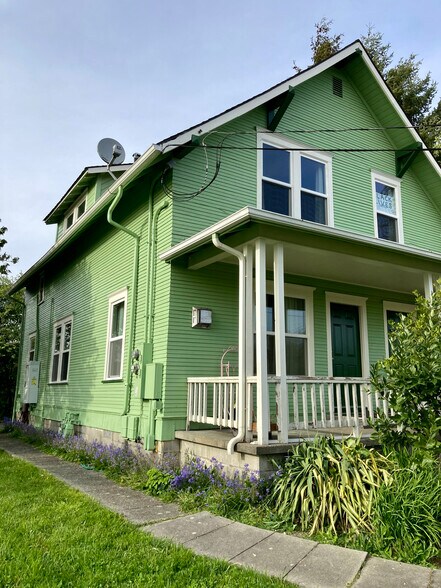 Building Photo - 908 4th Ave E