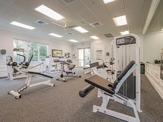 Building Photo - 5395 Dominica St