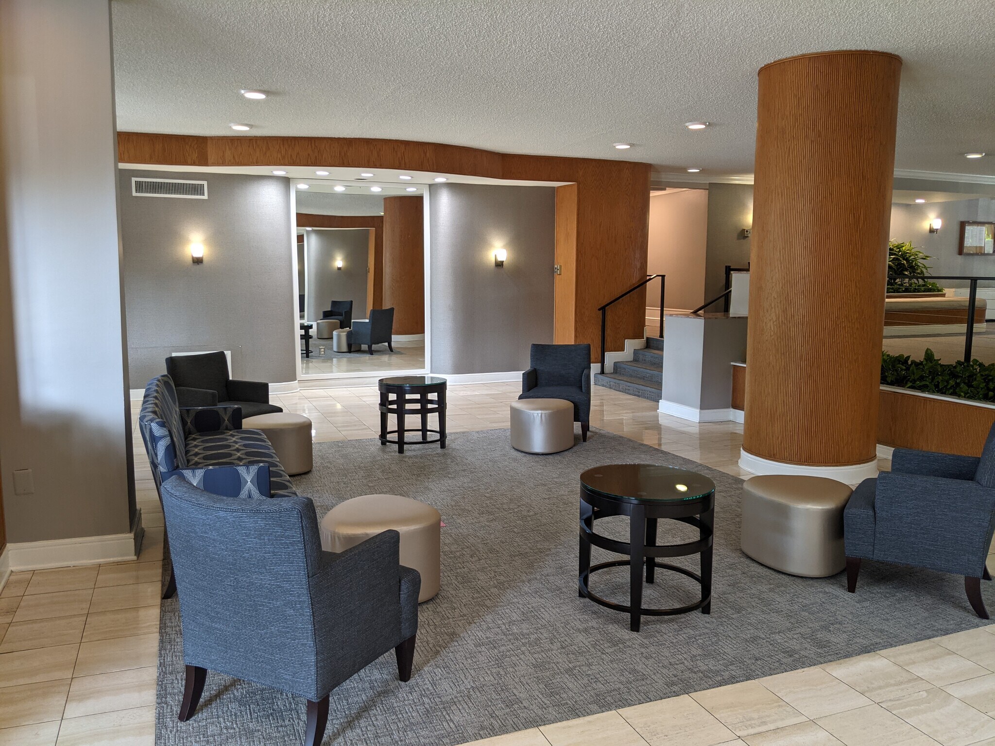 Lobby - 2500 N Van Dorn St