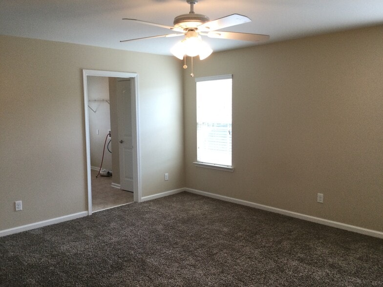 Building Photo - 173 Magnolia Dr