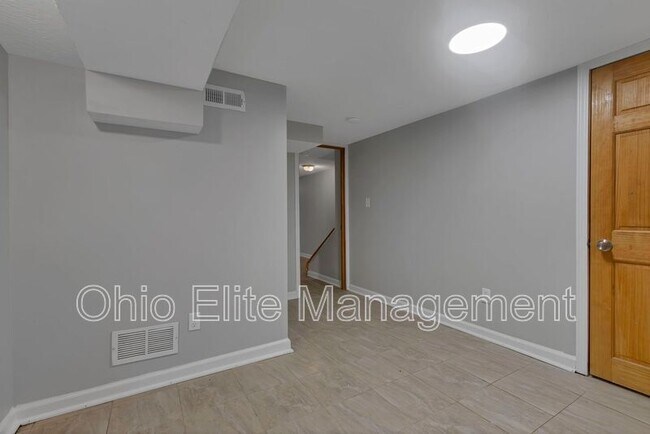 Building Photo - 2023 Sullivant Ave