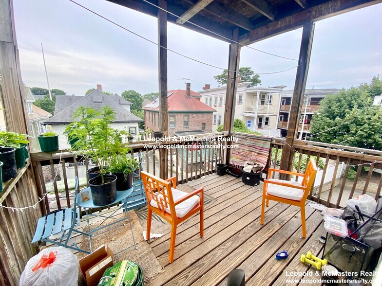 Building Photo - 19 Roseclair St