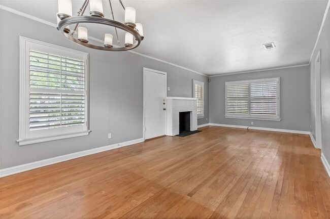 Building Photo - 1510 S Montreal Ave