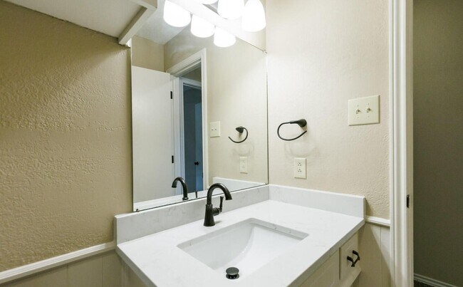 Building Photo - 3406 65th Dr