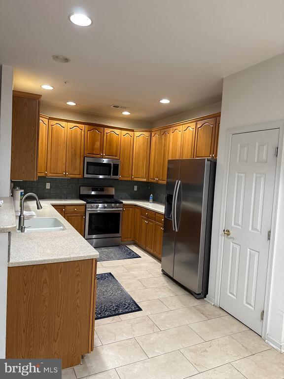 Building Photo - 127 Birchwood Dr