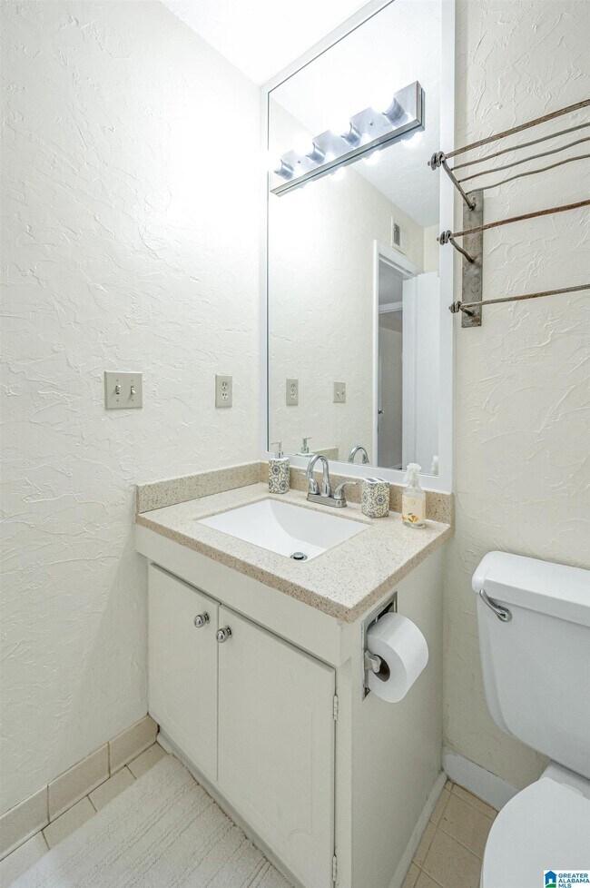 Building Photo - 2727 Highland Ave