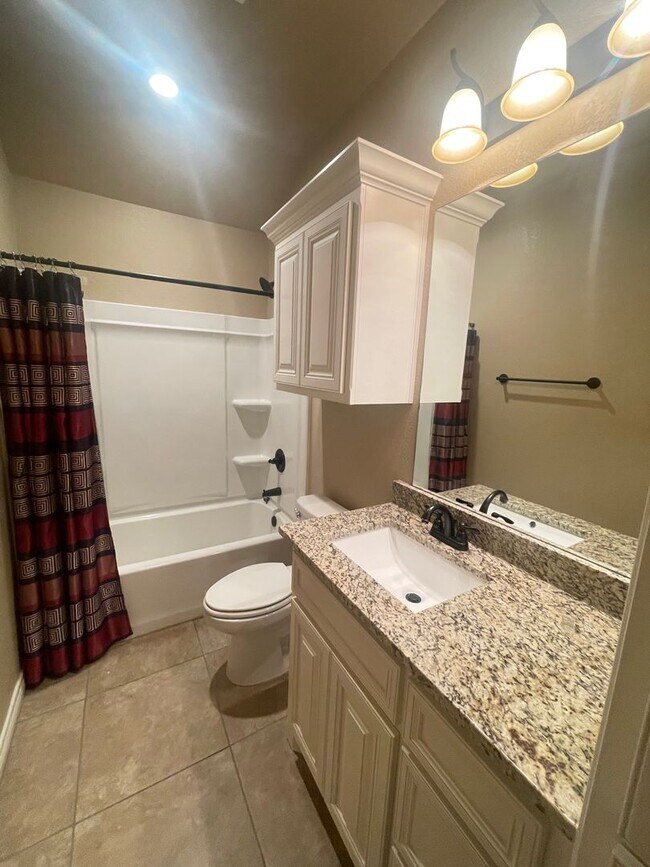 Building Photo - Large Family Home in Desert Ridge