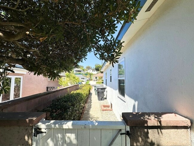 Building Photo - 23514 Susana Ave