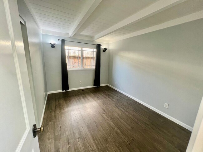 Building Photo - Single Family Home in Pacific Grove Neighb...