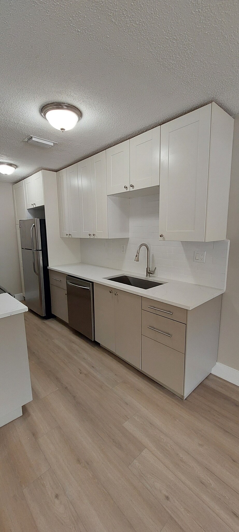 Building Photo - 904 Mandarin Is