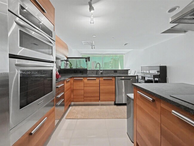 Building Photo - 2950 NE 188th St