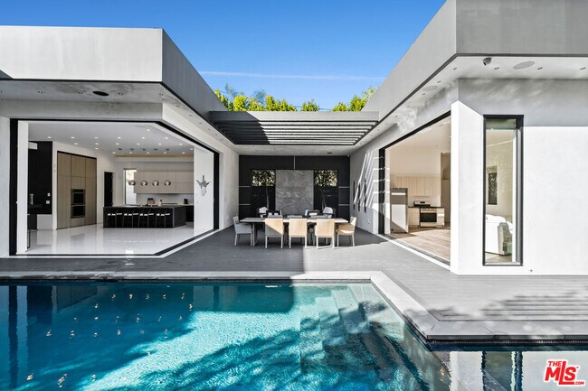 Building Photo - 4458 Mammoth Ave