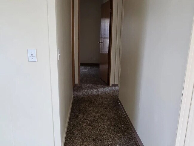 Building Photo - "Charming 4-Bedroom Retreat with Cozy Fireplace in Woodburn – 1900 Sq Ft of Comfort!"