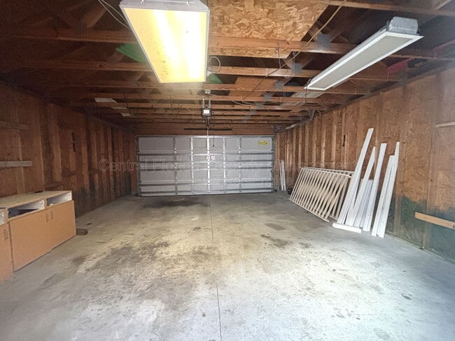 Building Photo - 1064 Park Central Cir