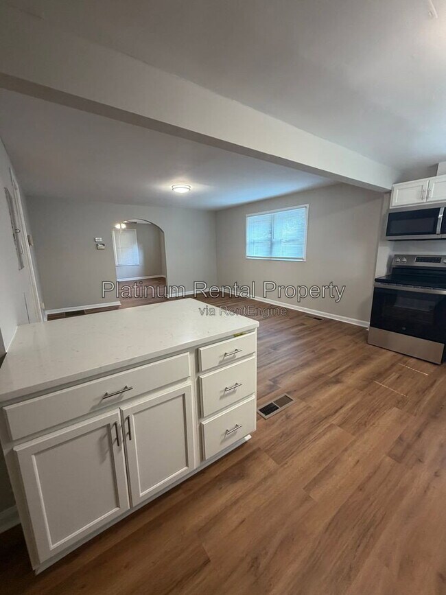 Building Photo - 3224 Forrest Hills Dr SW