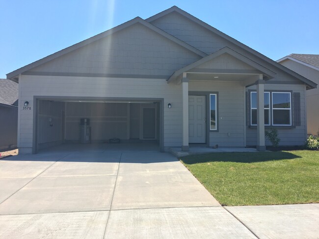 Building Photo - Hayden home in SW Redmond!