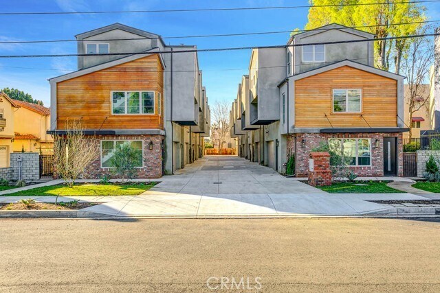 Building Photo - 530 Fano St