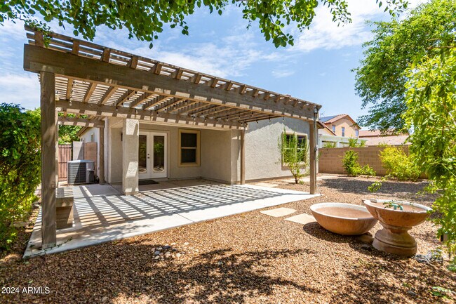 Building Photo - 10847 W Avenida Del Rey