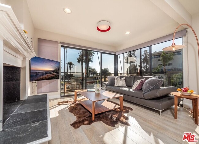 Building Photo - 833 Ocean Ave