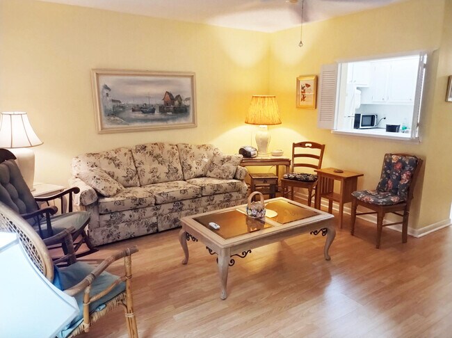 Building Photo - 39 Harwood B