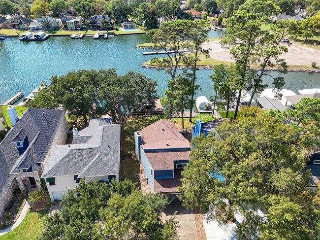 Building Photo - 3203 Poe Dr