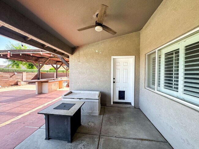 Building Photo - “Spacious 4-Bedroom, 2-Bathroom Home with Pool in Tamarack”