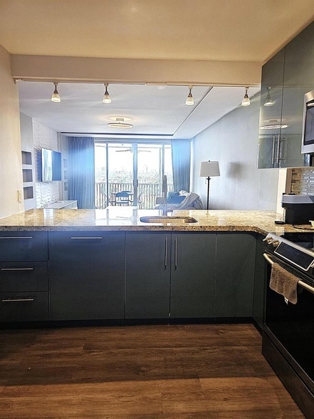 Building Photo - 1780 NE 191st St