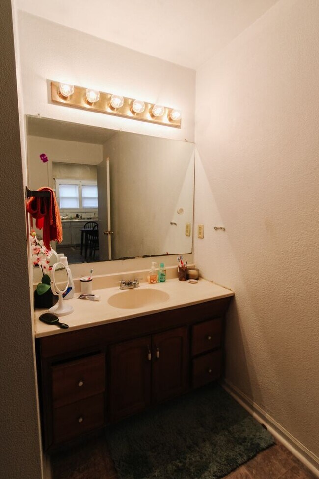 Building Photo - Preleasing for August 2026! 3 Bedroom, 1 bathroom, Pet-Friendly with In-Unit Washer & Dryer!