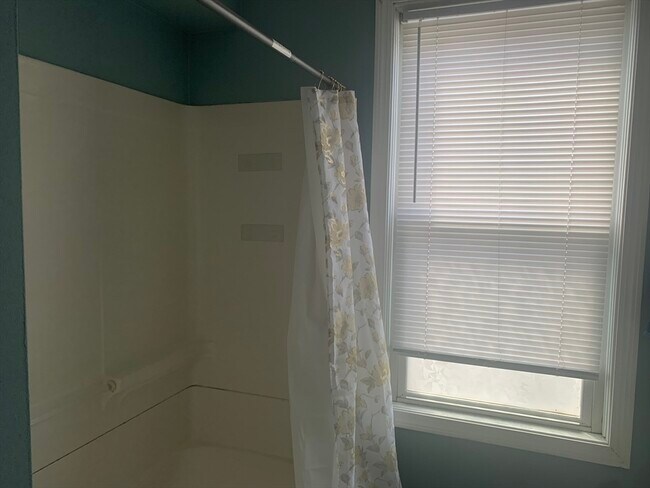 Building Photo - 549 4th St