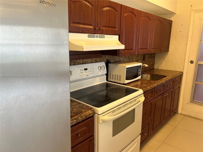 Building Photo - 9241 Collins Ave