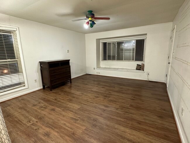 Building Photo - 8583 Seasons Way