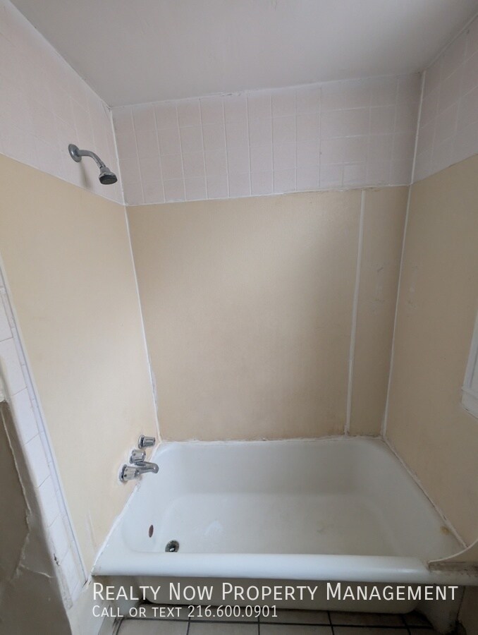 Building Photo - 2453 Overlook Rd