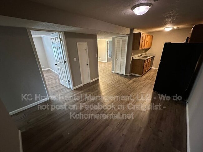 Building Photo - 300 Hill St