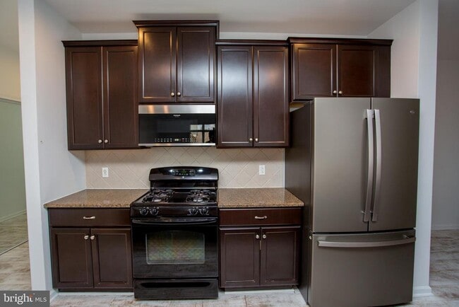 Building Photo - 523 Carson Terrace