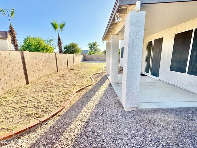 Building Photo - 211 E Constitution Dr