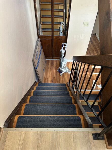 Building Photo - 1505 Harewood Sq