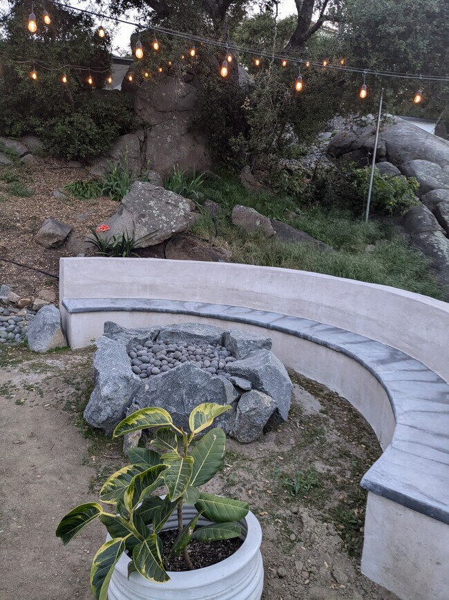 Building Photo - 27591 High Vista Dr