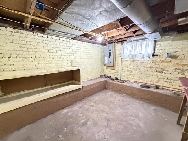 Building Photo - 201 S 1st St